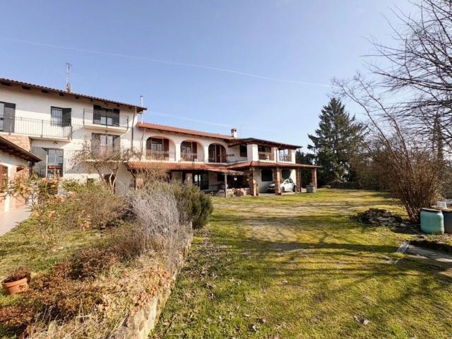 Villetta indipendente in vendita di 773 m² in Via Roma, 36
