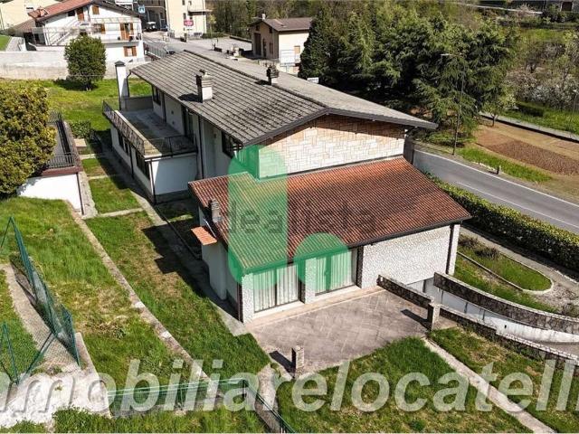 Villetta indipendente in vendita di 780 m² in Via Tiolo, 33