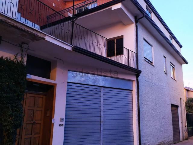 Villetta indipendente in vendita di 783 m² in Via Raffaele Viviani, 45