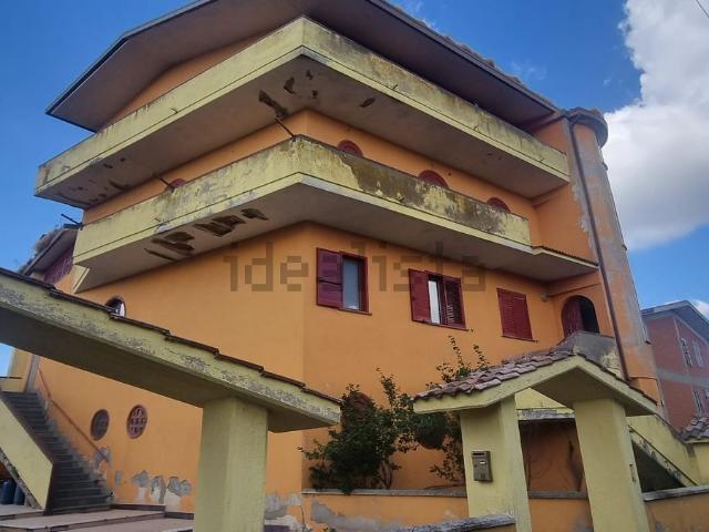 Villetta indipendente in vendita di 800 m² in Via Parzanese