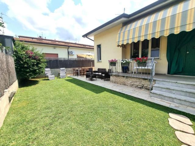 Villetta indipendente in vendita di 80 m² in Via Venezia in Torre del Lago Puccini, 111