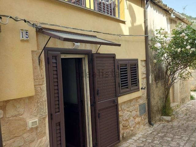 Villetta indipendente in vendita di 80 m² in Via Piedigrotta, 15