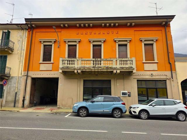 Villetta indipendente in vendita di 812 m² in Via IV Novembre, 187