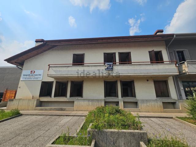 Villetta indipendente in vendita di 816 m² in Viale Monte Grappa, 45