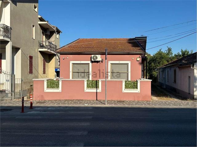 Villetta indipendente in vendita di 81 m² in Viale A. Moro, 57