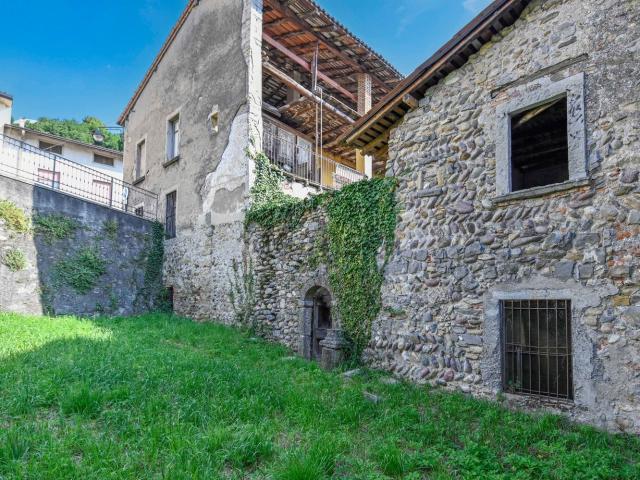 Villetta indipendente in vendita di 820 m² in Via Leone XIII