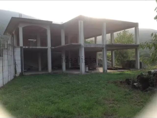 Villetta indipendente in vendita di 830 m² in Strada Provinciale 48