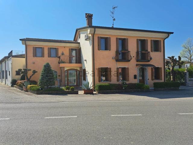 Villetta indipendente in vendita di 831 m²