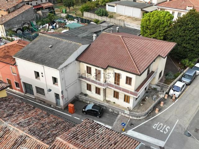 Villetta indipendente in vendita di 841 m² in Via Villa Trezza, 1