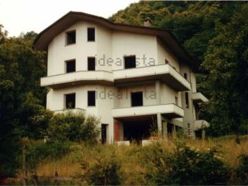 Villetta indipendente in vendita di 850 m² in Viale Edmondo De Amicis, 8