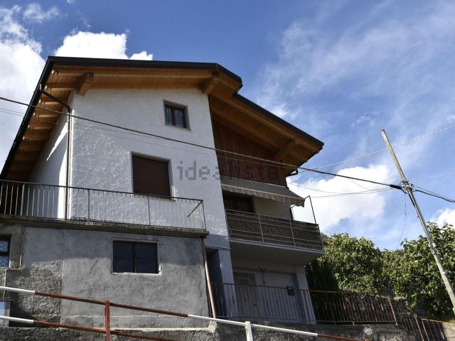 Villetta indipendente in vendita di 850 m² in Frazione Cadelpicco