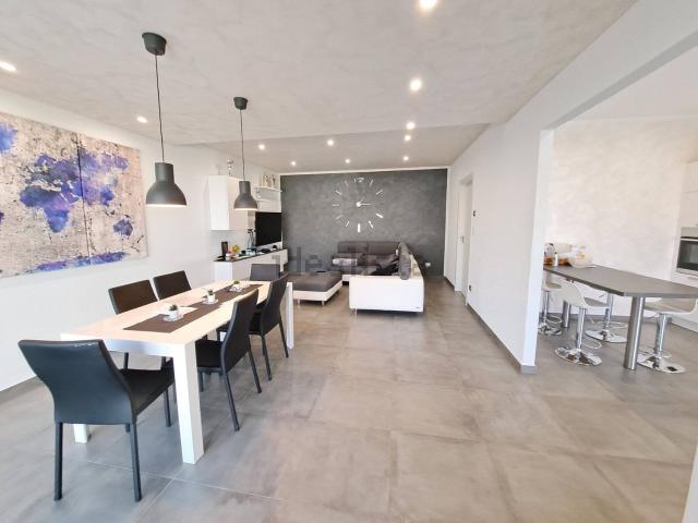 Villetta indipendente in vendita di 858 m² in Via Antica Regina, 80