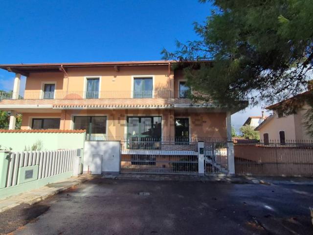 Villetta indipendente in vendita di 859 m²