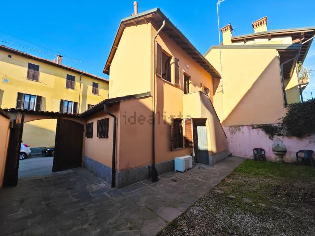 Villetta indipendente in vendita di 85 m² in Via Ugo Foscolo