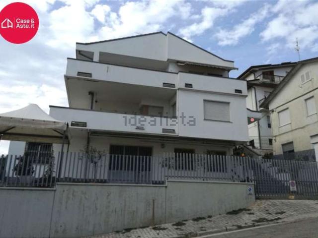 Villetta indipendente in vendita di 871 m² in Via G. Moschini, 48