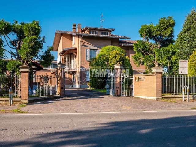 Villetta indipendente in vendita di 592 m² in Via Fosdondo