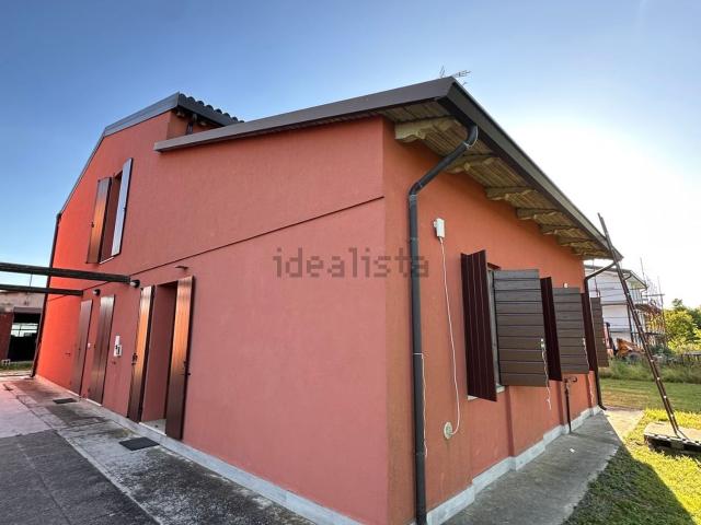 Villetta indipendente in vendita di 879 m² in Via Secchia