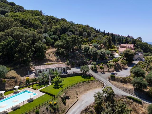 Case e ville in vendita di 880 m² in Strada Podere Cianella