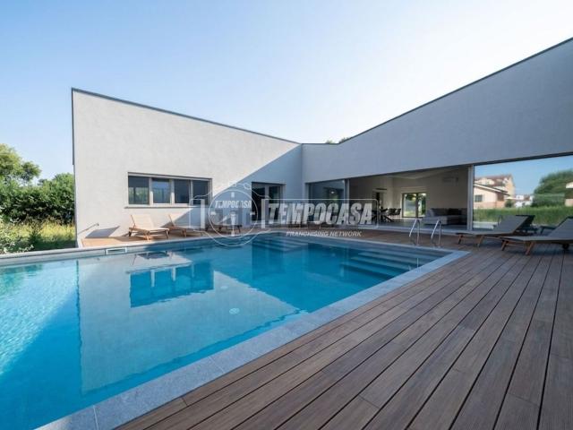Villetta indipendente in vendita di 884 m² in Via Milano