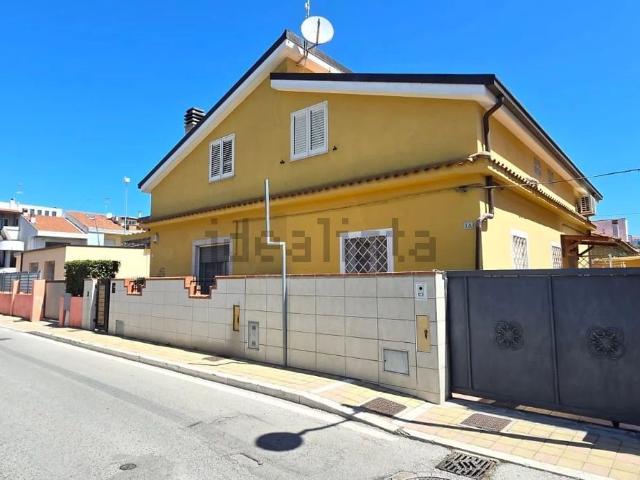 Villetta indipendente in vendita di 88 m² in Via Lazio, 1