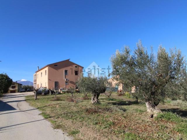 Villetta indipendente in vendita di 893 m² in Via Fabrizio De Andrè, 6