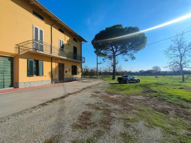Villetta indipendente in vendita di 898 m² in Via del Fosso di Iolo