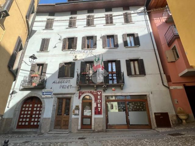 Villetta indipendente in vendita di 900 m² in Via Cesare Battisti