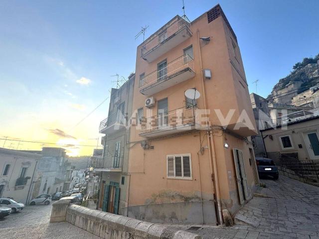 Villetta indipendente in vendita di 90 m² in Via Chiabrera, 1