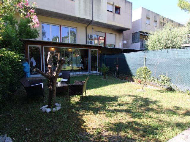 Villetta bifamiliare in vendita di 91 m² in Via Ezio Tarantelli