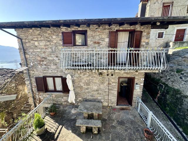 Villetta indipendente in vendita di 90 m² in Via Montemezzo