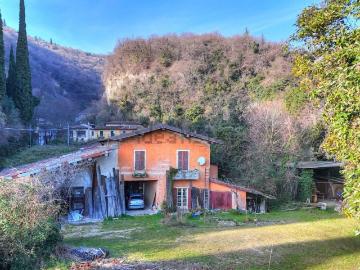 Villetta indipendente in vendita di 920 m² in Via della Seriola