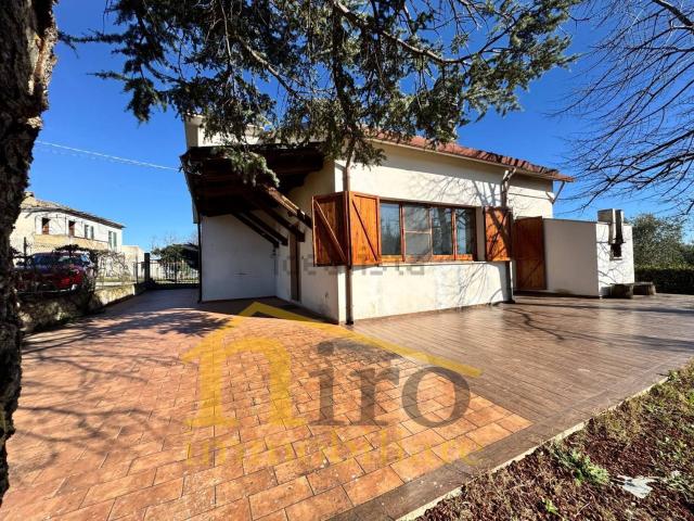 Villetta indipendente in vendita di 92 m² in Contrada Senarica, 8