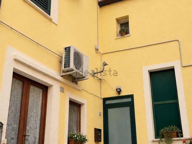 Villetta indipendente in vendita di 92 m² in Via Alfonso Priori, 16