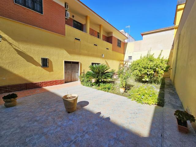 Villetta indipendente in vendita di 935 m² in Viale due Giugno