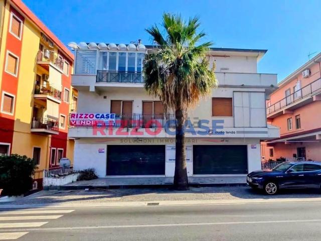 Villetta indipendente in vendita di 950 m² in Via Nazionale, 44