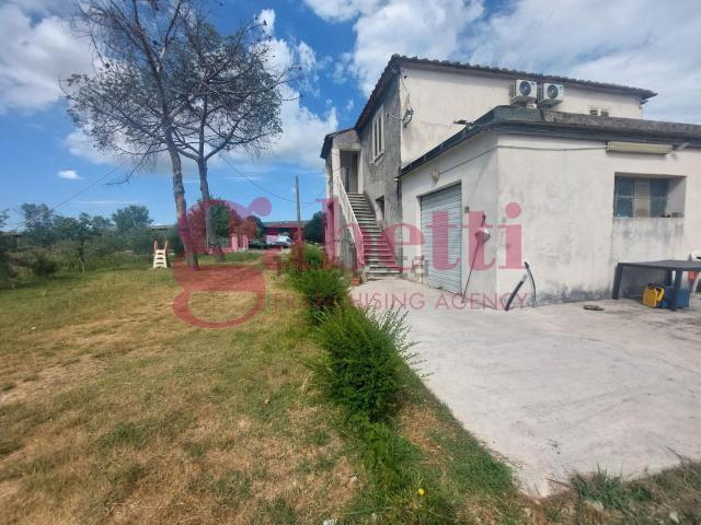 Villetta indipendente in vendita di 980 m² in Via delle Colline