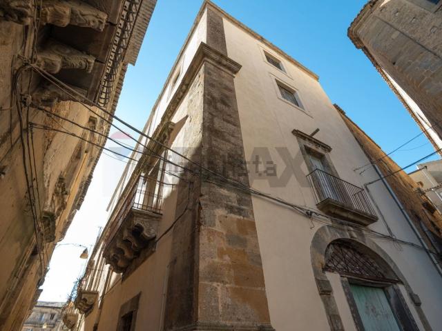 Villetta indipendente in vendita di 983 m² in Via Santissimo Salvatore, 12