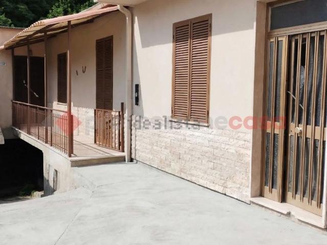 Villetta indipendente in vendita di 100 m² in Via Cosenza, 60