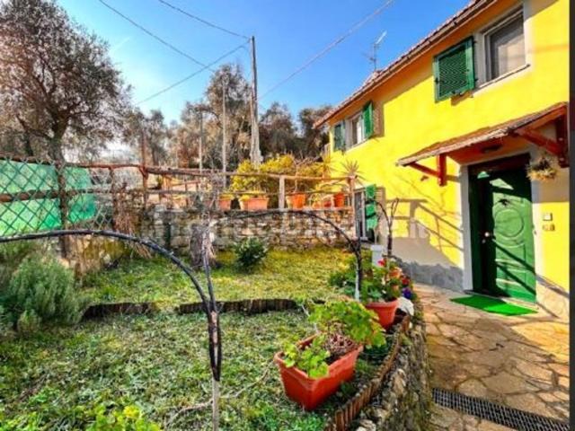 Villetta indipendente in vendita di 100 m² in Via Costamezzana
