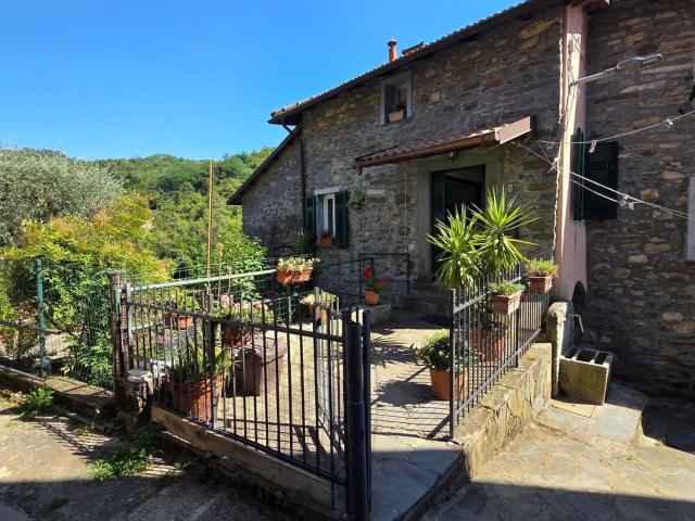 Villetta indipendente in vendita di 100 m² in Via Castello Veppo