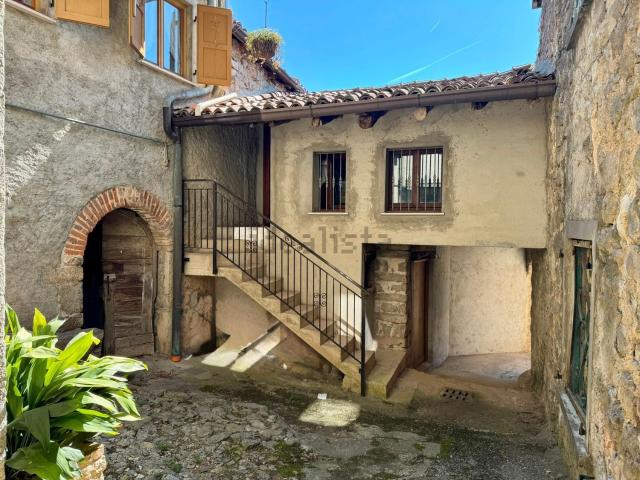 Villetta indipendente in vendita di 100 m² in Via Amagno, 37