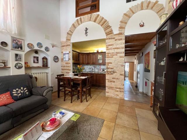 Villetta indipendente in vendita di 100 m² in Via dei Bassi