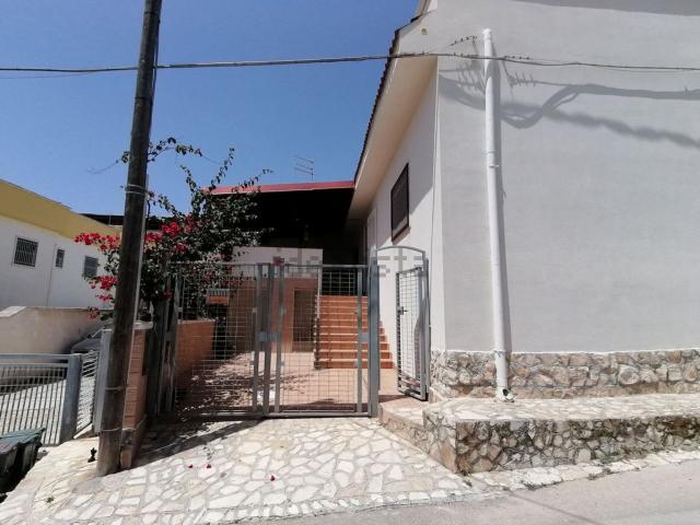 Villetta indipendente in vendita di 100 m² in Via dei Giacinti