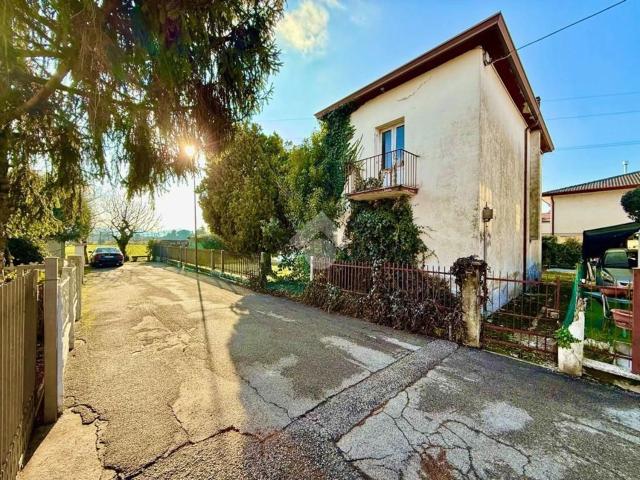 Villetta indipendente in vendita di 100 m² in Via L. Rizzo, 10