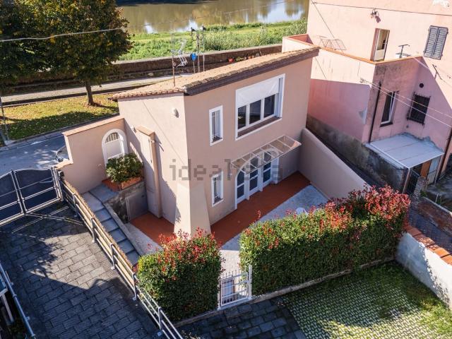 Villetta indipendente in vendita di 100 m² in Via Lungarno Roma, 13