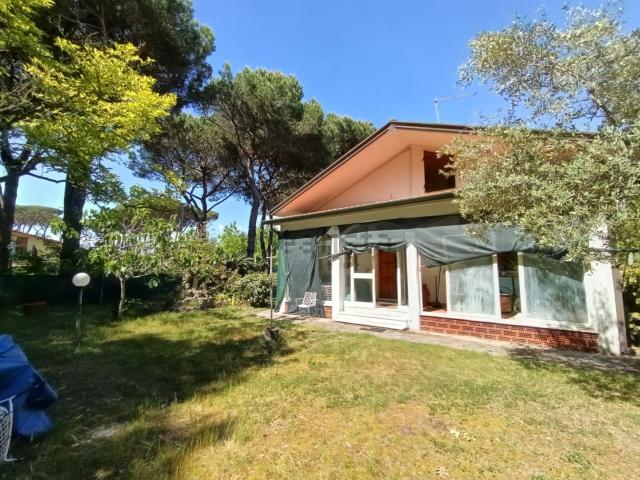 Villetta indipendente in vendita di 100 m² in Via Luni