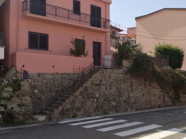Villetta indipendente in vendita di 100 m² in Via Nazionale Santa Trada