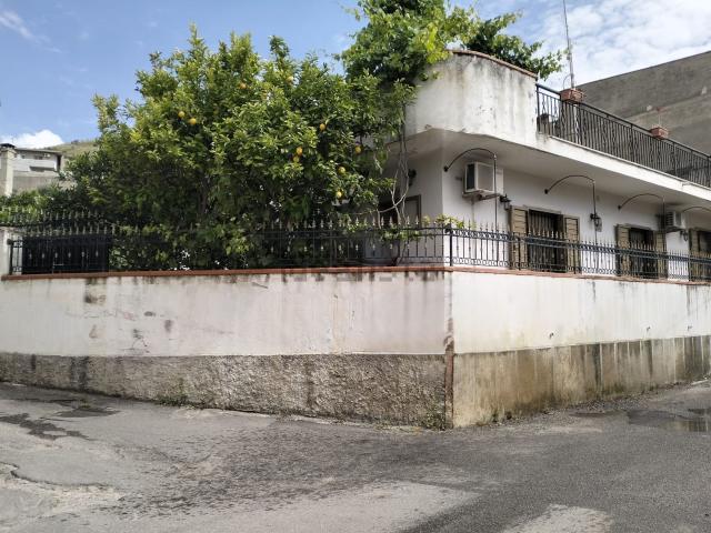 Villetta indipendente in vendita di 100 m² in Via Quattronari