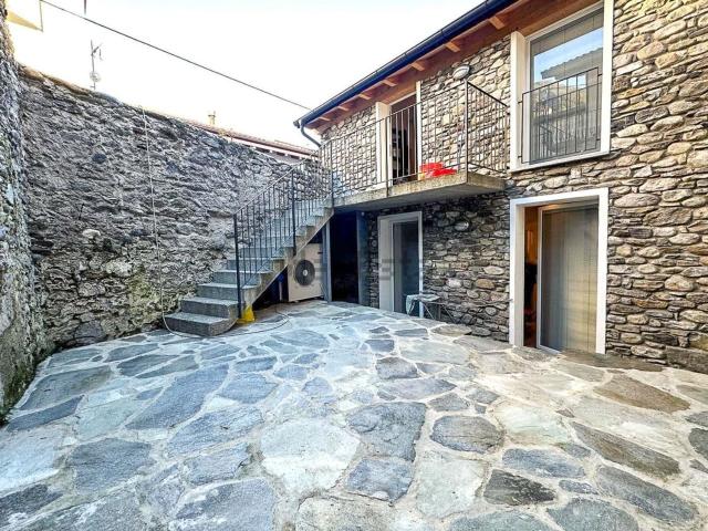 Villetta indipendente in vendita di 100 m² in Via Regina