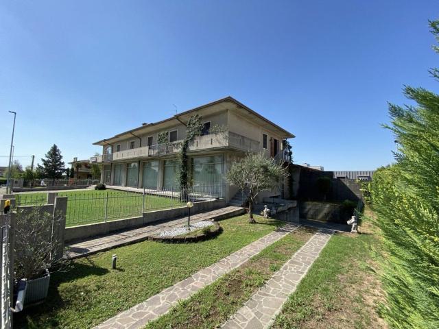 Villetta indipendente in vendita di 1026 m² in Via Trevenzuolo, 6